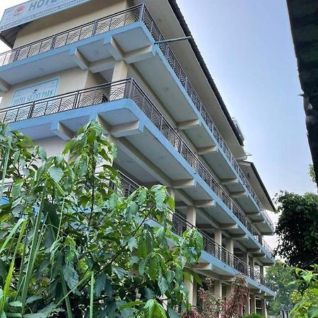 Silent Park Hotel Sauraha Eksteriør billede