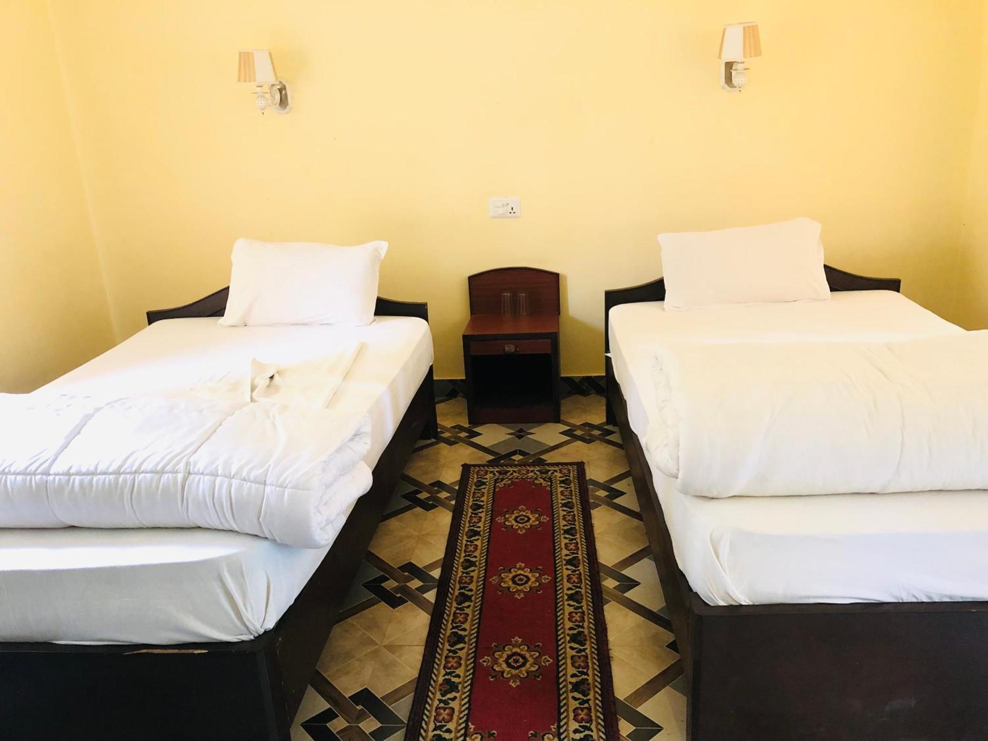 Silent Park Hotel Sauraha Eksteriør billede