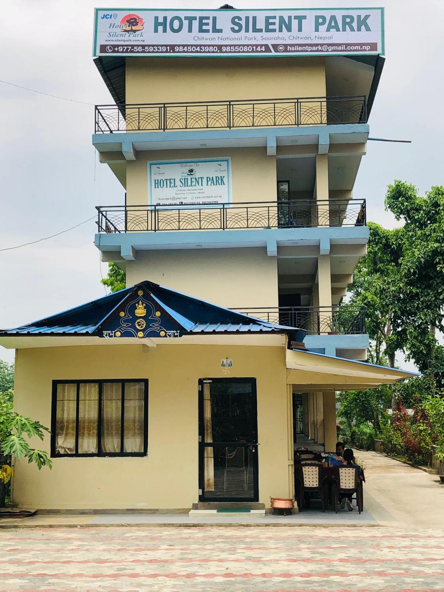 Silent Park Hotel Sauraha Eksteriør billede