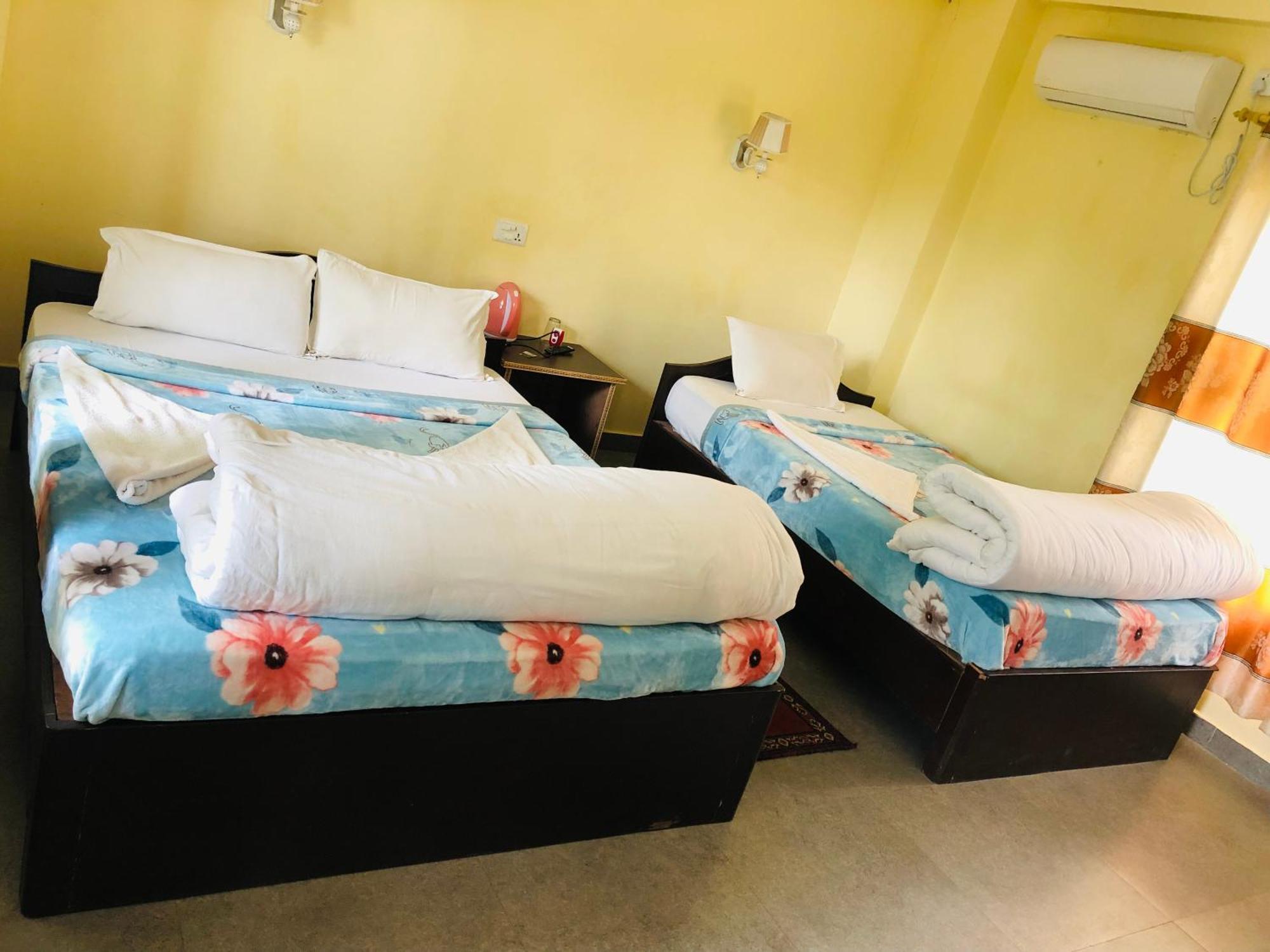 Silent Park Hotel Sauraha Eksteriør billede