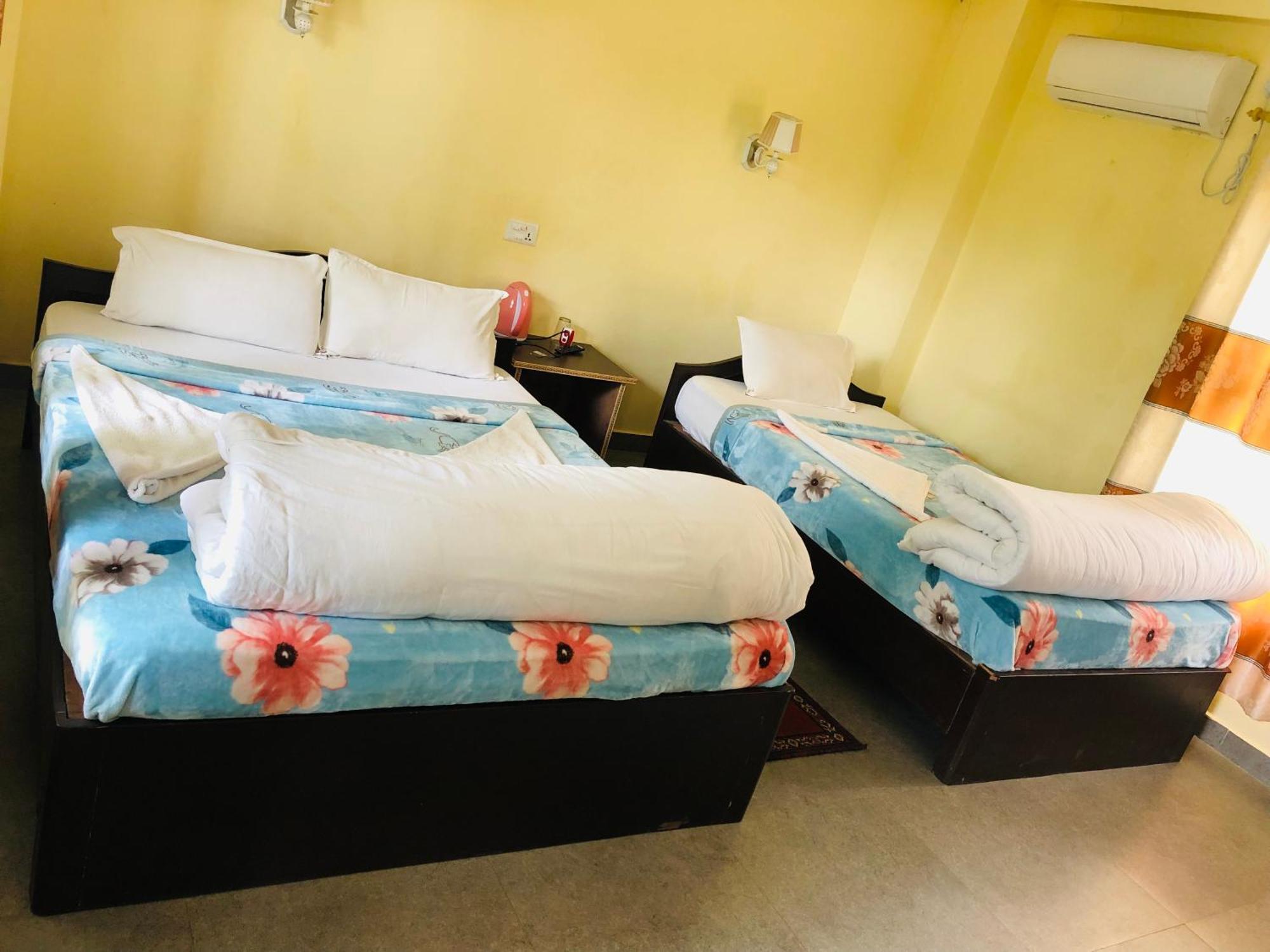 Silent Park Hotel Sauraha Eksteriør billede